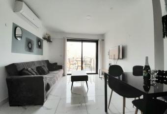 The Moonstone - Modern and Central - Top Views 2BR has Balcony rooms