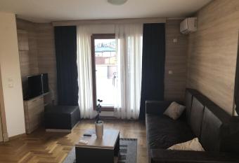 D Apartman has Balcony rooms