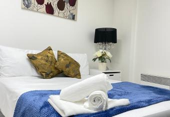 Wharf Inn Premier Apartment Central Manchester - Free Private Parking has Balcony rooms