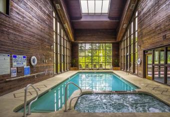 Mountain Getaway and Pool at Brian Head Ski Resort has rooms with a private hot tub