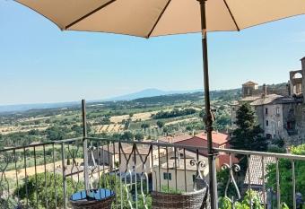 Juliet Holiday House has Balcony rooms