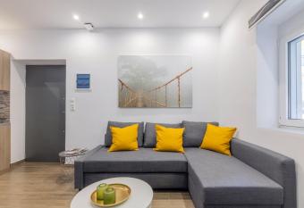 Elegant city Apartment allows 18 year olds to book a room