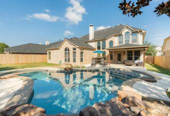 Stunning Villa-4 Bedrooms & Backyard w/ Heating Pool 12 months has Balcony rooms