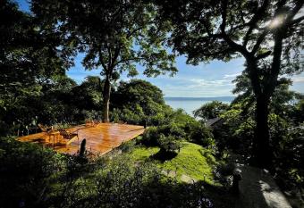 Casa U  nica - Room with breakfast or Cabins with kitchen allows 18 year olds to book a room