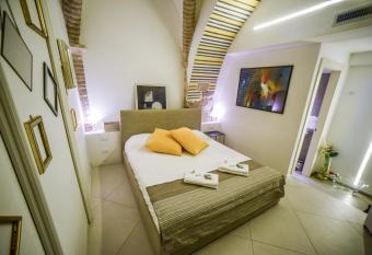 Little Italy Boutique Hostel has Balcony rooms