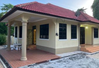 Al-Hafiz Homestay has Balcony rooms