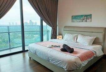 C2011 Almas suites NETFLIX! 100mbps By STAY allows 18 year olds to book a room