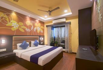 Hotel Jingle Inn allows 18 year olds to book a room