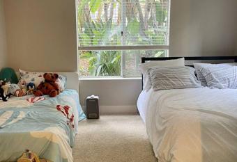 1 Bedroom Deluxe Queen Bed and Rose Bowl Shuttle Arroyo Parkway Downtown Pasadena Fair Oaks Historic Civic Center has Balcony rooms