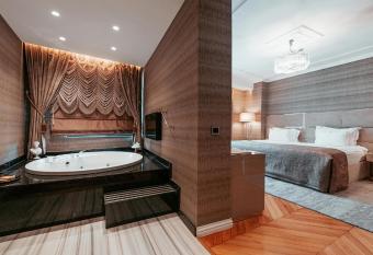 Hotel De Reve Galata-Special Class allows 18 year olds to book a room