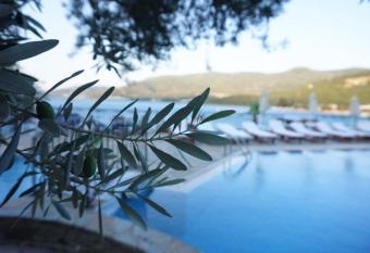 Omar Hotel & Suites has Balcony rooms