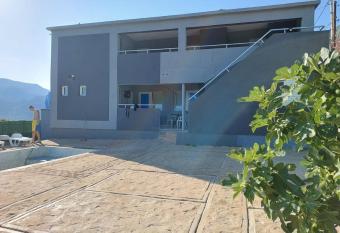 Apastmani Sutomore AQ has Balcony rooms