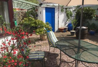 Cheerful 4-bedroom detached family home, quiet area has Balcony rooms