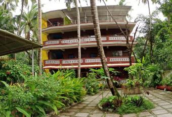 selfia guest house majorda has Balcony rooms