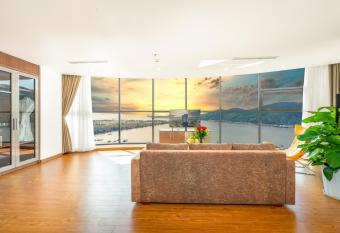 Alan Sea Hotel Danang allows 18 year olds to book a room