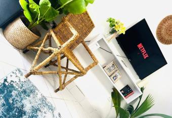 Enjoy sunsets poolside at 1BR fully equipped oasis allows 18 year olds to book a room