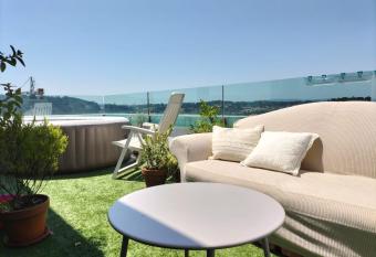 Preciosa Habitaci  n Suite en   tico con Terraza has Balcony rooms