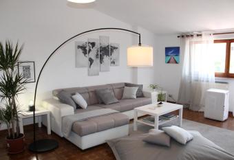 Spazioso appartamento (FREE PARKING) has Balcony rooms