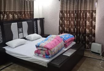 Hotel comrade inn has Balcony rooms