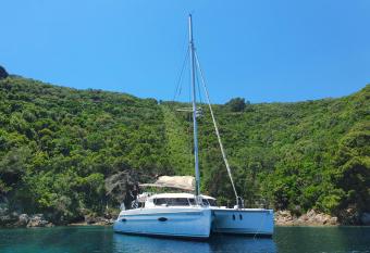 Luxurious yachthouse has Balcony rooms