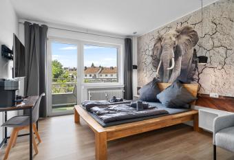 Apartment 1, direkt am Bahnhof has Balcony rooms