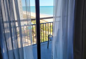 Immaculate Ocean View Condo with Endless Ocean Views- Bluewater Resort 811 allows 18 year olds to book a room