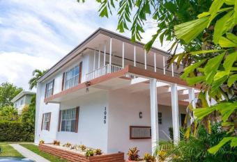 Lovely 2 bedroom in Beautiful Bay Harbor Islands allows 18 year olds to book a room