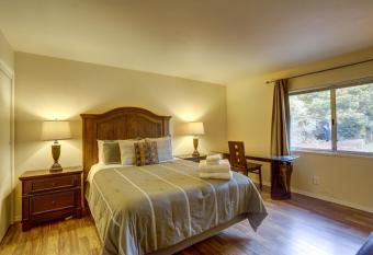 Zen Desert Home  Great Location has Balcony rooms