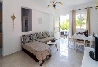 Fotis house allows 18 year olds to book a room