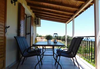 Nirvana Guest House has Balcony rooms