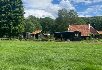 Prachtig gelegen pipowagen onder de kastanje allows 18 year olds to book a room