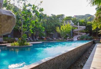 Amazingly UNIXX 2 Bedroom Condo in Pattaya has Balcony rooms