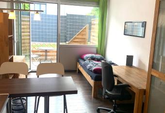 Luxurious Apartment , Next to University& WIFI, Free Parking, Bed&Matress allows 18 year olds to book a room