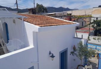 Farmhouse in Limnes allows 18 year olds to book a room