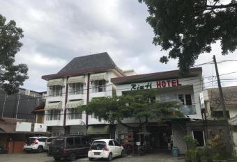 RIzh Hotel Bandung has Balcony rooms