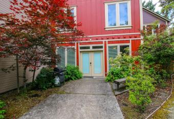 Creekside Cottage allows 18 year olds to book a room