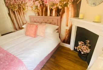 All Seasons Bed & Breakfast allows 18 year olds to book a room