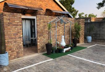 URRR Casa on Msasa has Balcony rooms