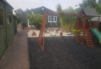 Green Street Retreat has Balcony rooms