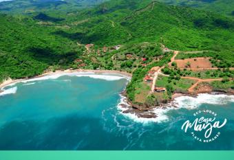 Casa Maya Private rooms seconds away from the beach, 200mbps has Balcony rooms