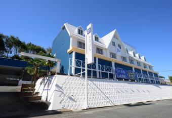 BLAN VILLA    bibi allows 18 year olds to book a room