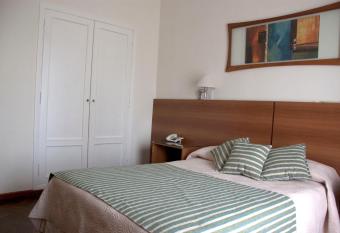 Grand Hotel Rio Cuarto allows 18 year olds to book a room