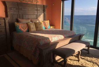 The Beach Life has Balcony rooms