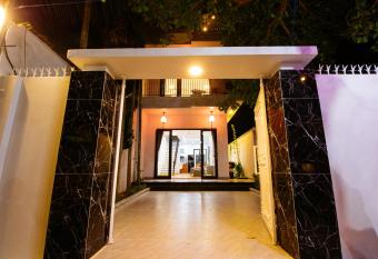 Beach Forest Villa has Balcony rooms