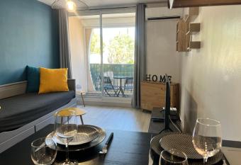 Les Appartements De Lina - Studio Abricotier - Self Check-In allows 18 year olds to book a room