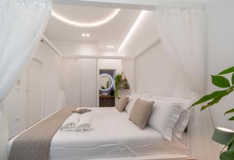 Daline Holiday Rooms allows 18 year olds to book a room