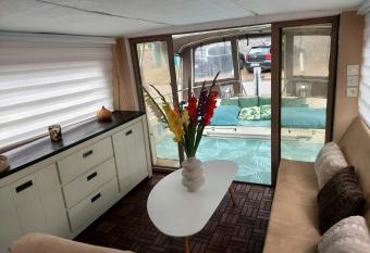 Bateau White Pearl , capacit   6 couchages has Balcony rooms