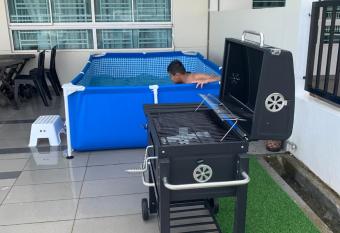 Desaru Vacation Home w Private Pool,BBQ,Karaoke,FREE WIFI,Netflix has Balcony rooms