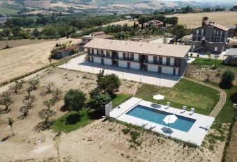 Borgo Fe  has Balcony rooms