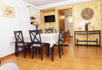 Apartman Bingo has Balcony rooms